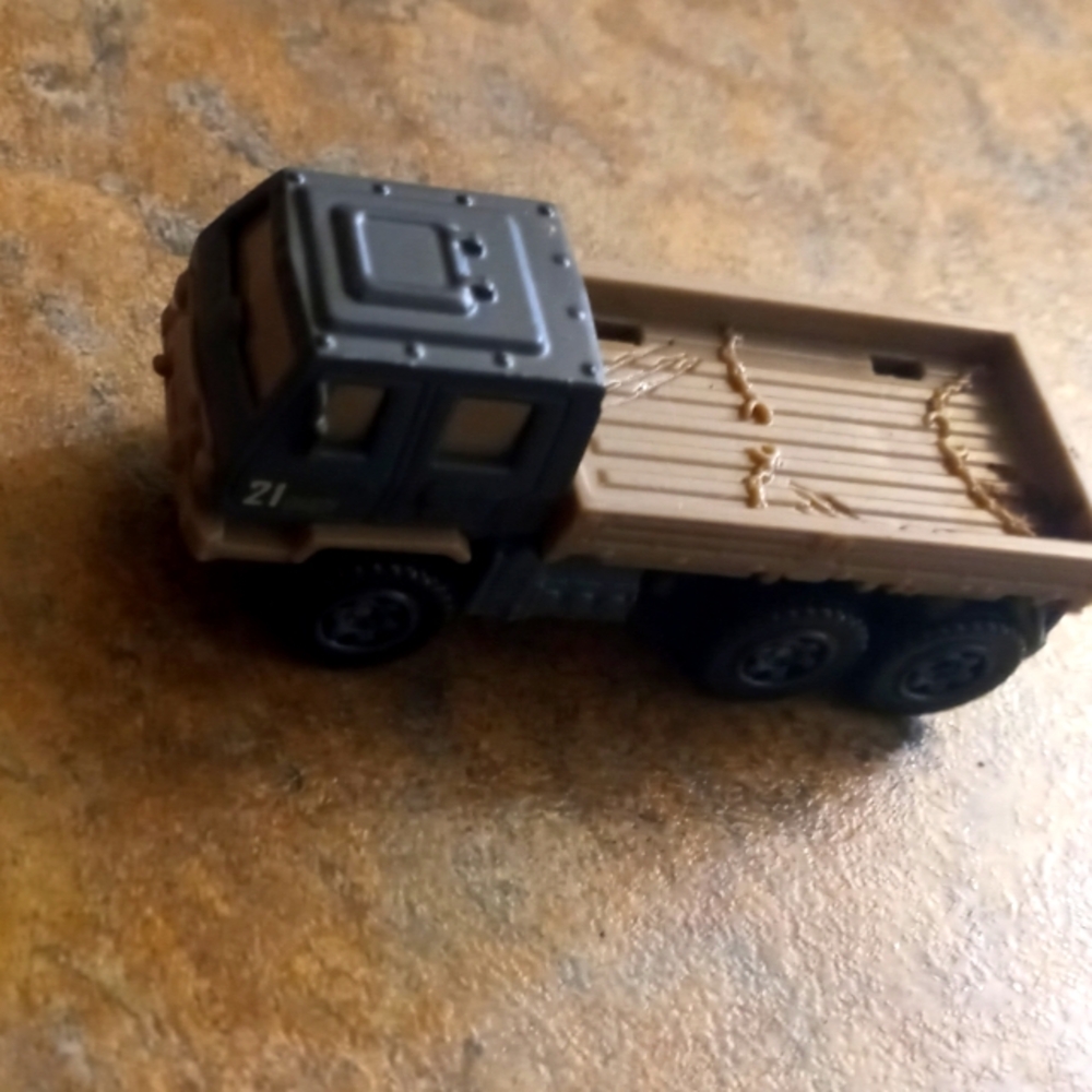 Matchbox rescue rig Die-Cast Military Flatbed Truck - Brown and Olive